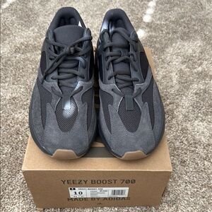 Adidas Black Yeezy Boost 700